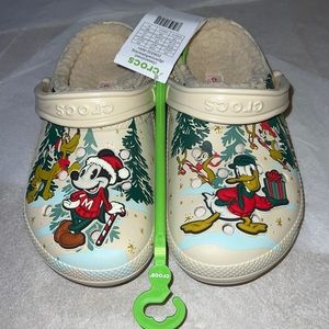 (M5/W7) Mickey Mouse and Friends Holiday Clogs for Adults by Crocs UNISE…
